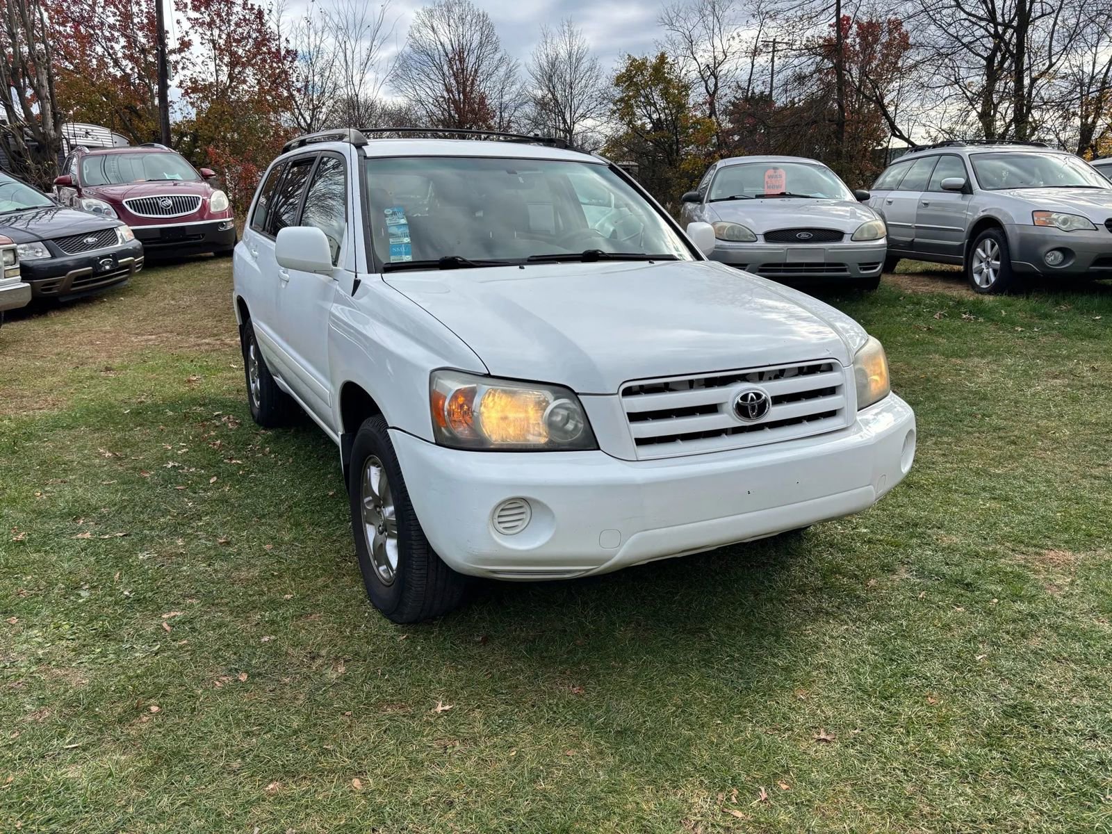 Used 2005 Toyota Highlander 4WD V6 w/ 3rd Row image 2
