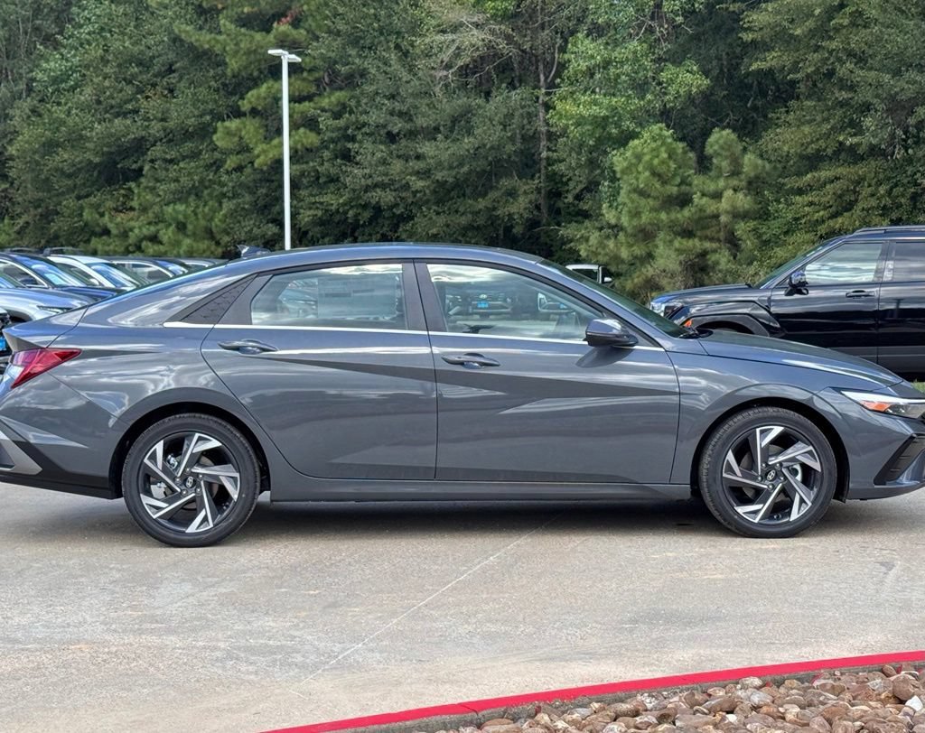 New 2026 Hyundai Elantra Limited FWD image 11