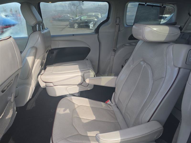 Used 2020 Chrysler Pacifica Limited FWD image 15