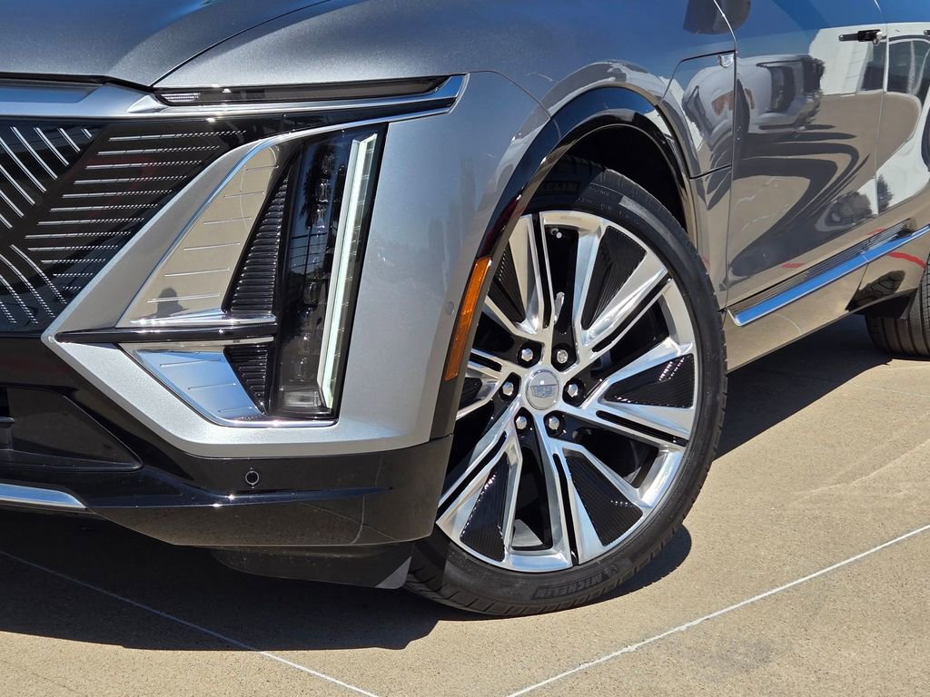 Certified 2025 Cadillac Lyriq Luxury w/ LPO, Floor Liner Package image 5