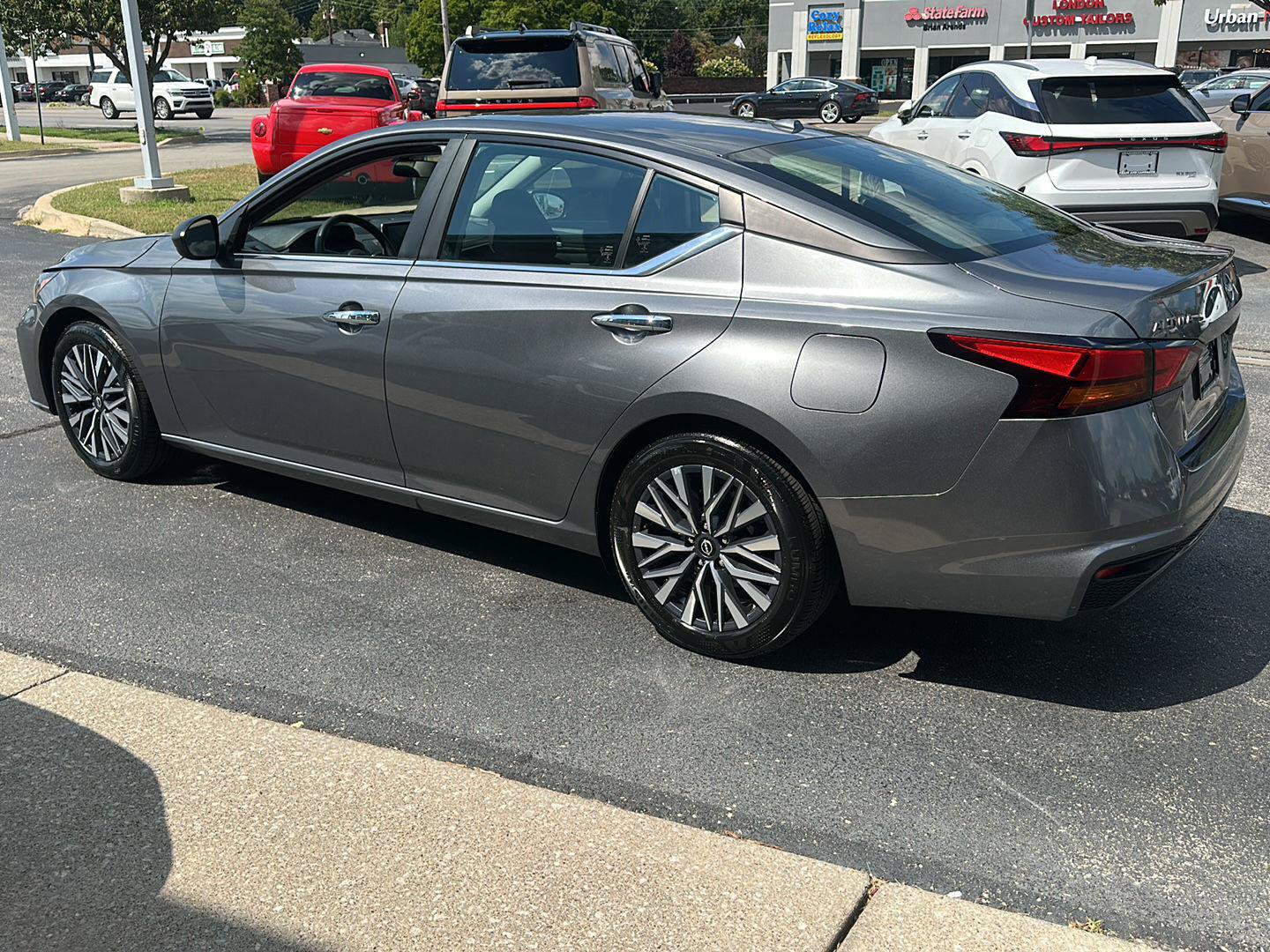 Used 2025 Nissan Altima 2.5 SV FWD image 5