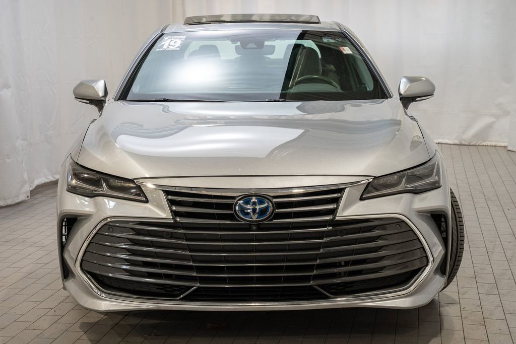 Used 2019 Toyota Avalon Limited image 3