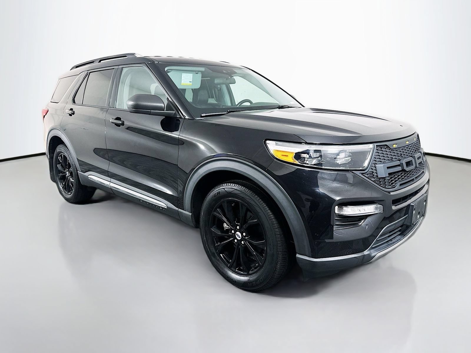 Used 2021 Ford Explorer XLT w/ Equipment Group 202A AWD/4WD image 1