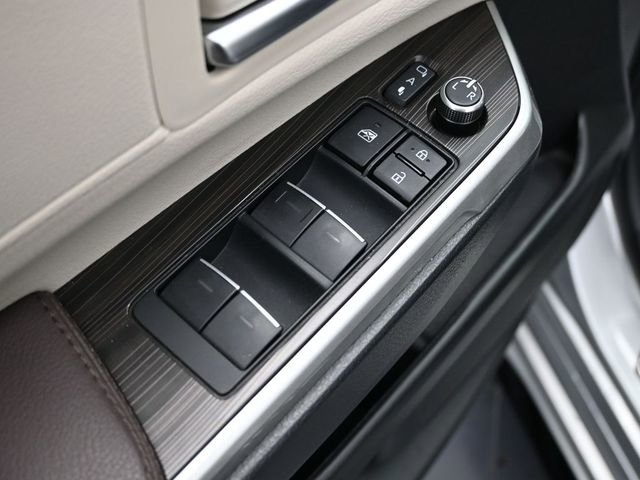 Used 2024 Toyota Sienna Platinum image 14