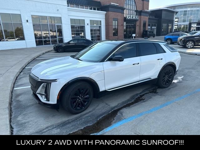 Used 2024 Cadillac Lyriq Luxury AWD/4WD image 1