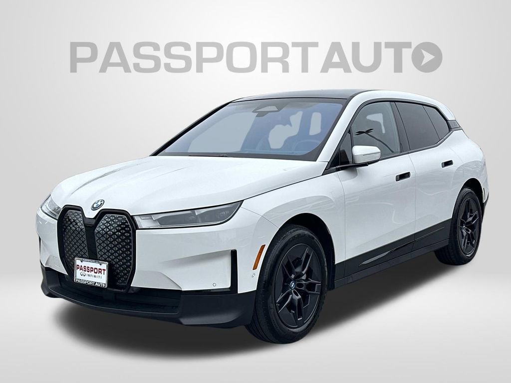 Used 2023 BMW iX xDrive50 image 1