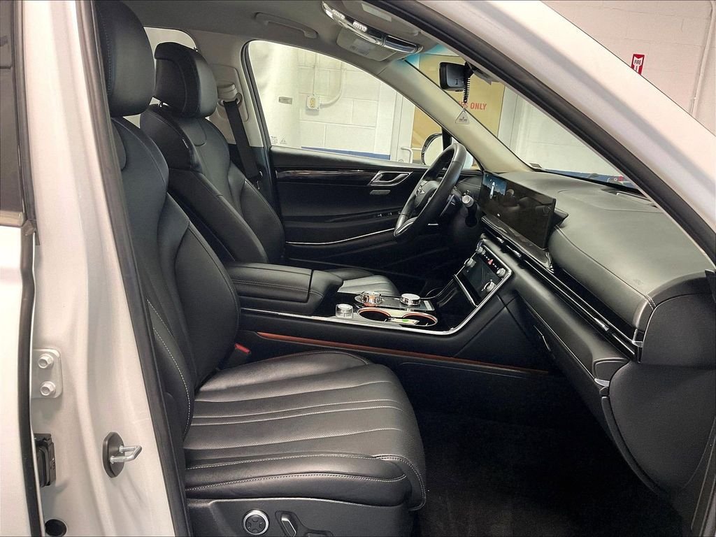 Used 2025 Genesis GV80 2.5T Standard AWD/4WD image 11