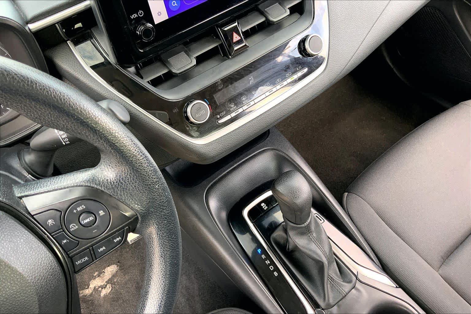 Used 2024 Toyota Corolla LE FWD image 16