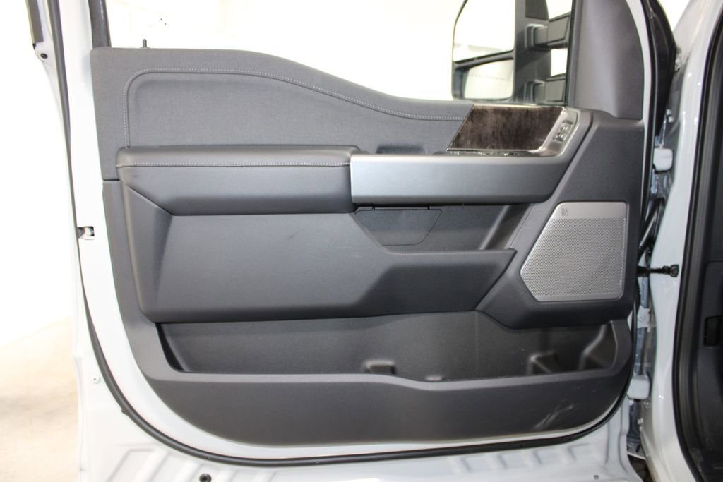 New 2026 Ford F250 Lariat w/ Black Appearance Package image 22