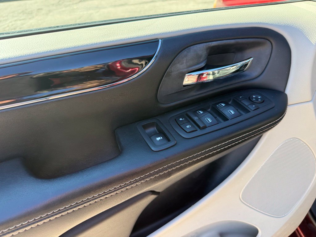 Used 2019 Dodge Grand Caravan SXT FWD image 11