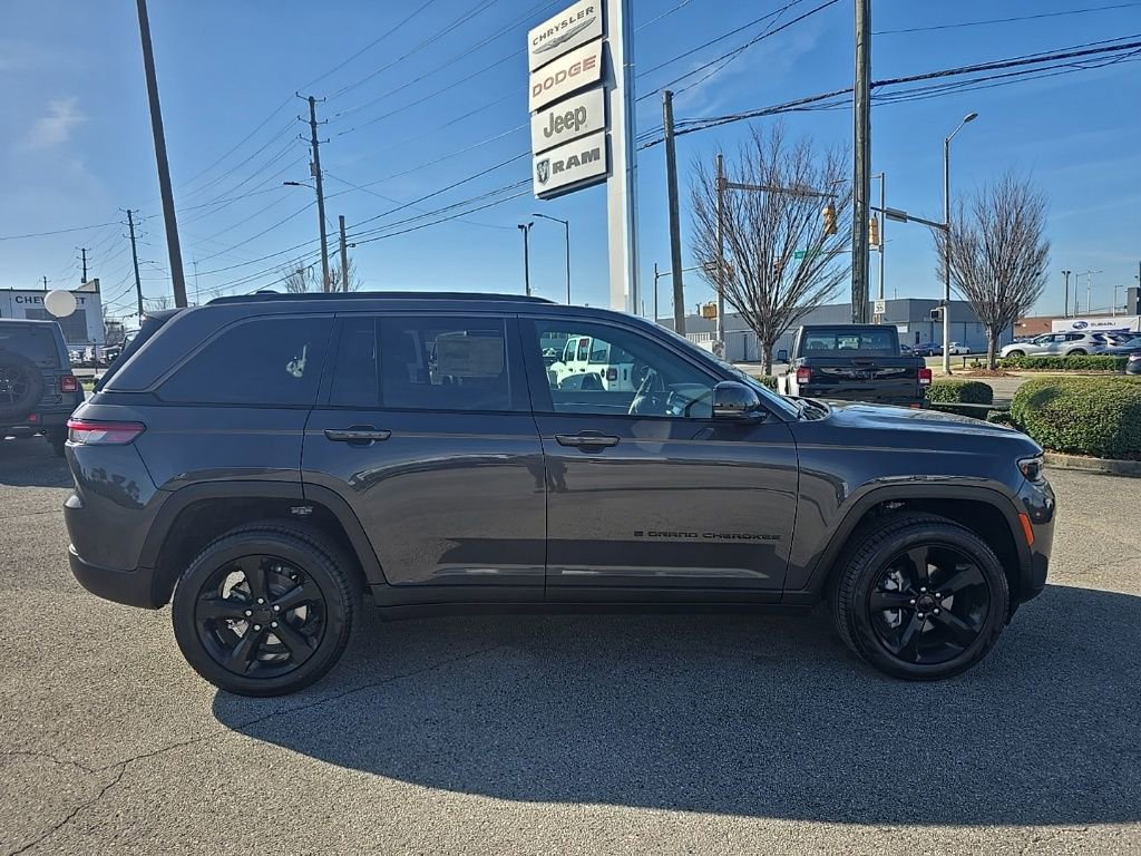 New 2026 Jeep Grand Cherokee Limited w/ Limited Altitude Package AWD/4WD image 2