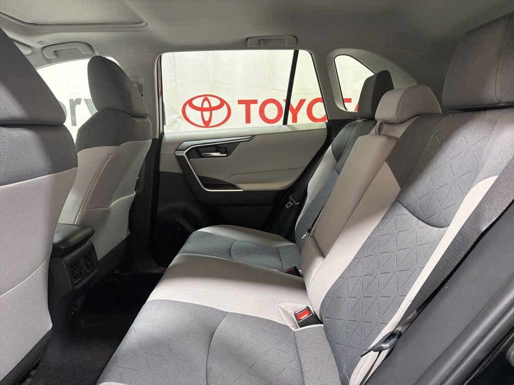 Used 2025 Toyota RAV4 XLE image 20