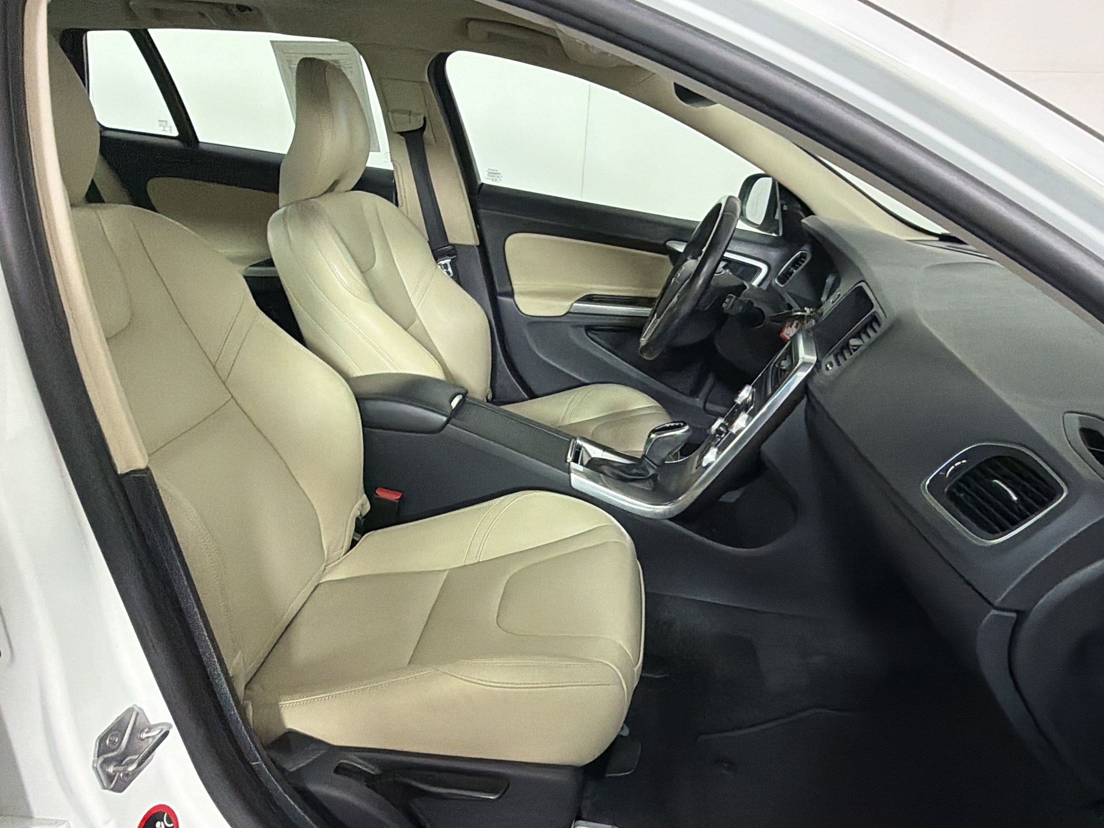 Used 2018 Volvo V60 T5 Dynamic w/ Vision Package FWD image 25