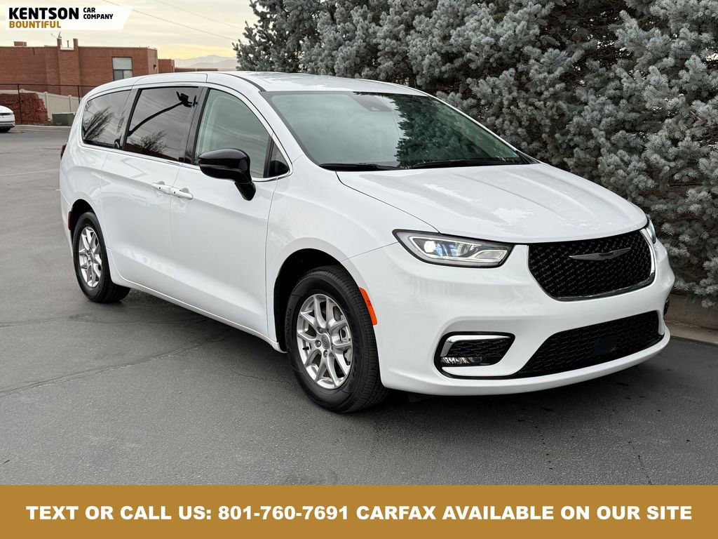 Used 2024 Chrysler Pacifica Touring-L image 12