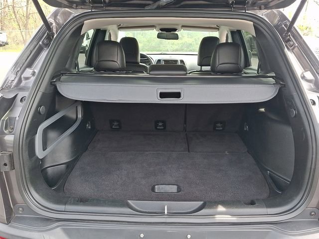 Used 2018 Jeep Cherokee Latitude Plus AWD/4WD image 34