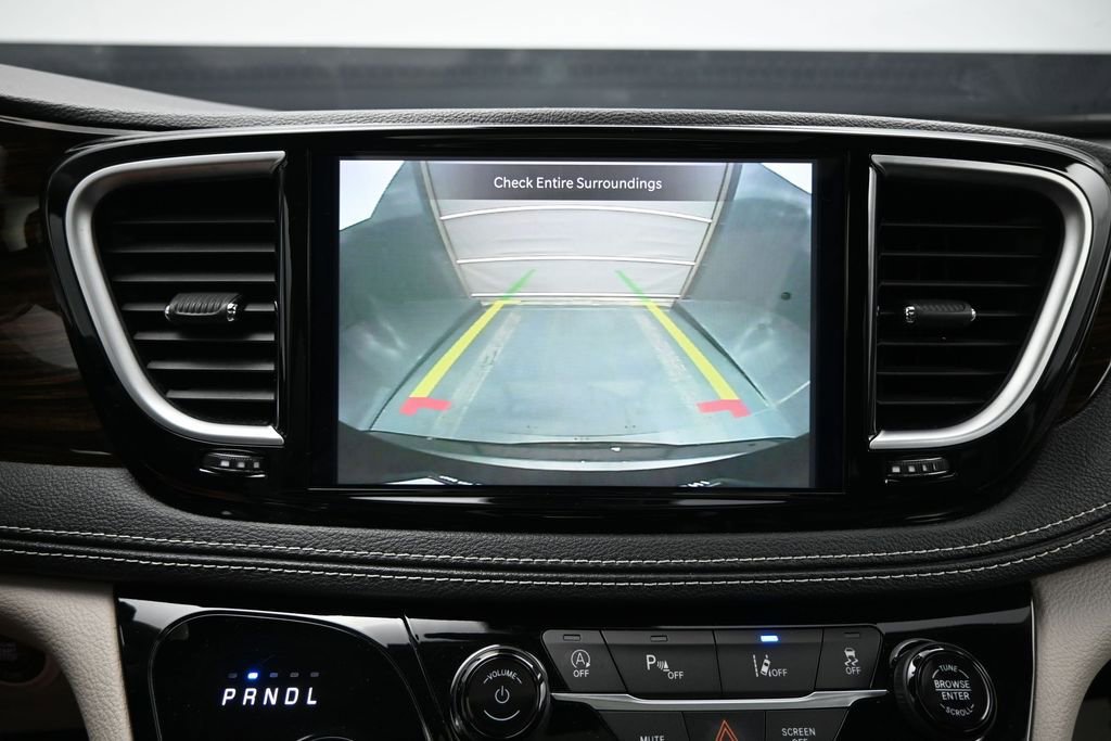 Used 2023 Chrysler Pacifica Limited FWD image 24