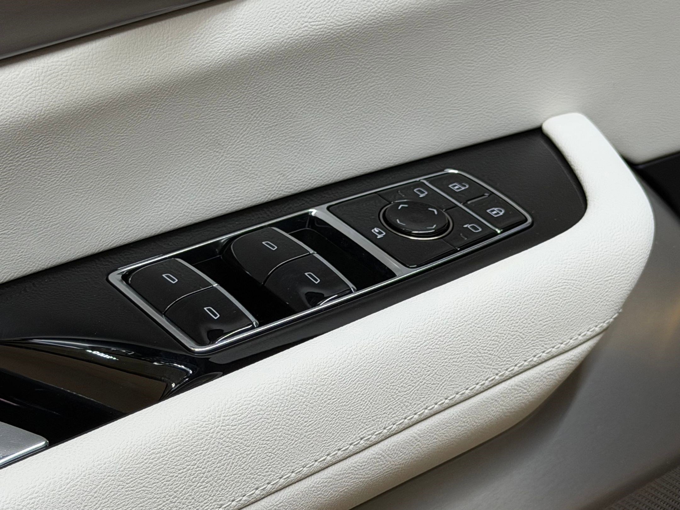 New 2026 Cadillac Vistiq Sport image 24