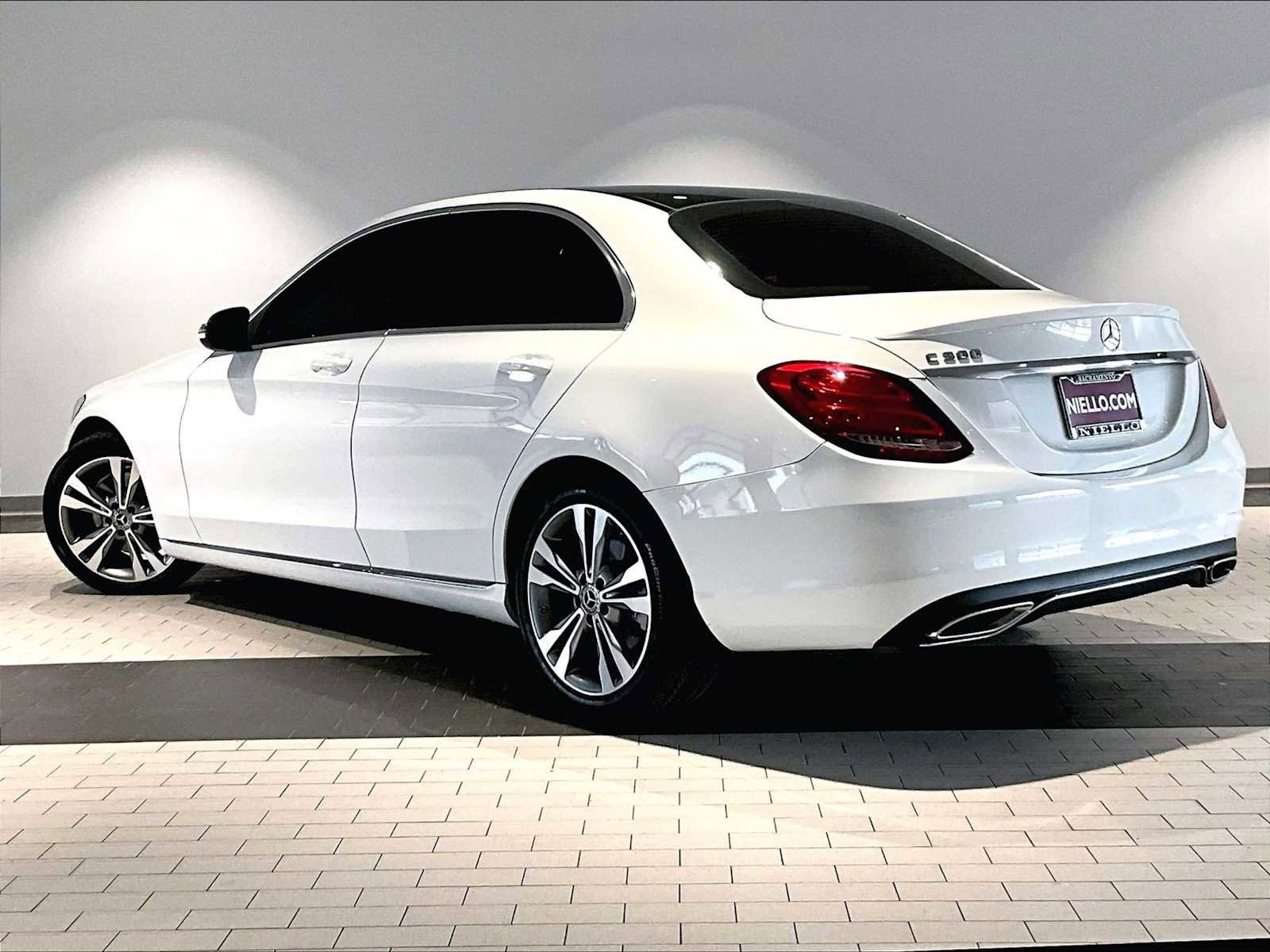 Used 2018 Mercedes-Benz C 300 Sedan image 3