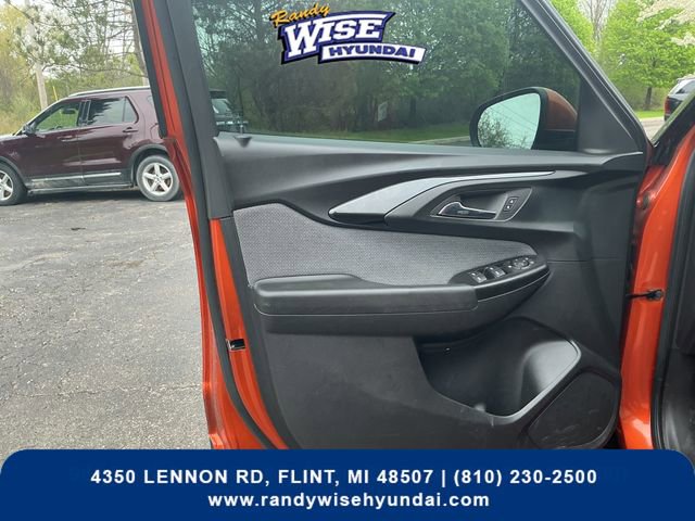 Used 2023 Chevrolet TrailBlazer LT w/ Convenience Package AWD/4WD image 10