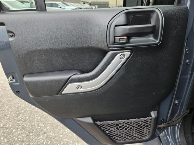 Used 2016 Jeep Wrangler Unlimited Sahara w/ Connectivity Group AWD/4WD image 22