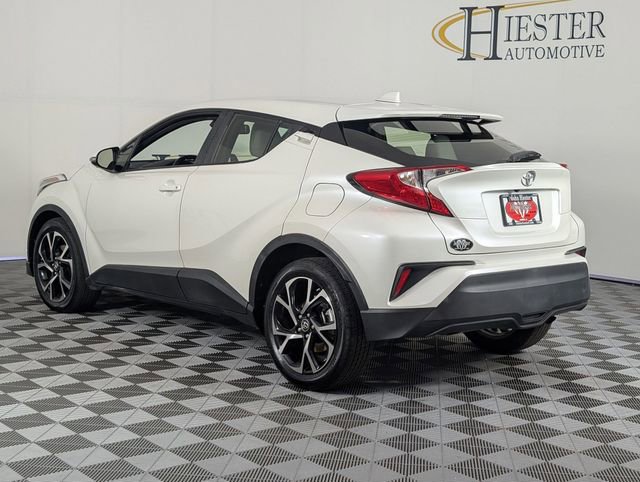 Used 2019 Toyota C-HR XLE FWD image 5