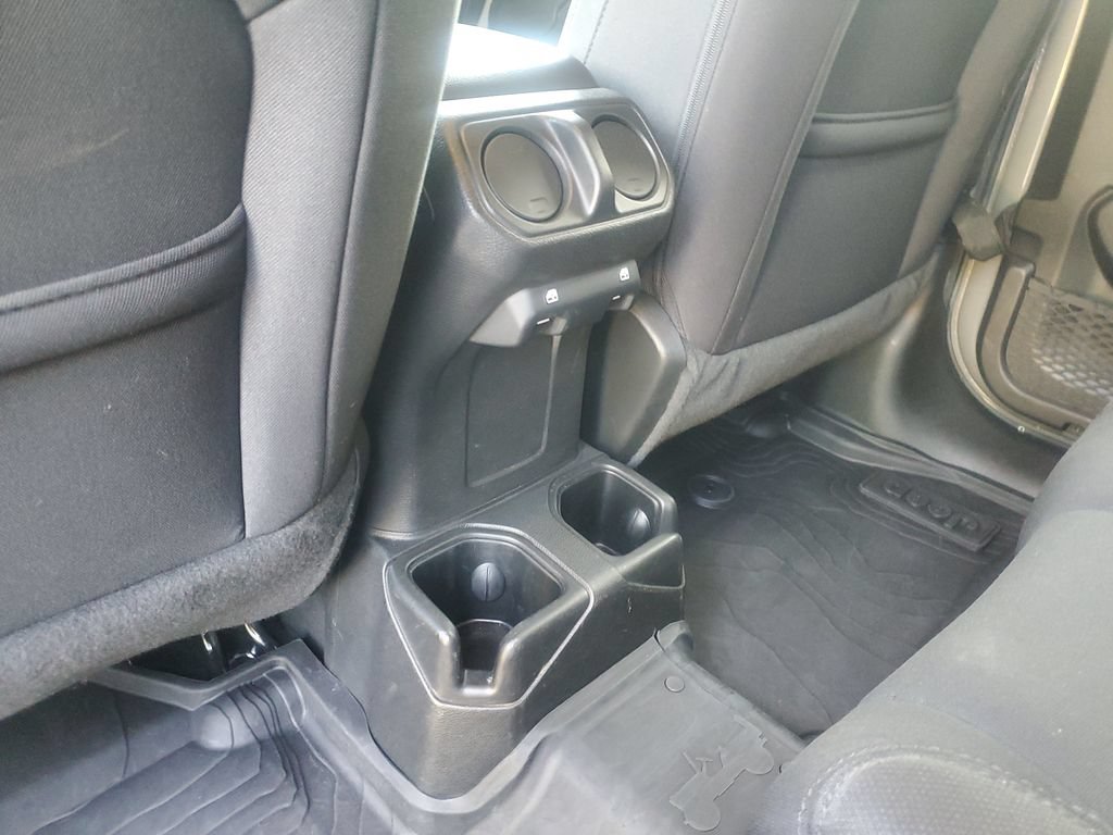 Used 2022 Jeep Wrangler Unlimited Sport AWD/4WD image 11