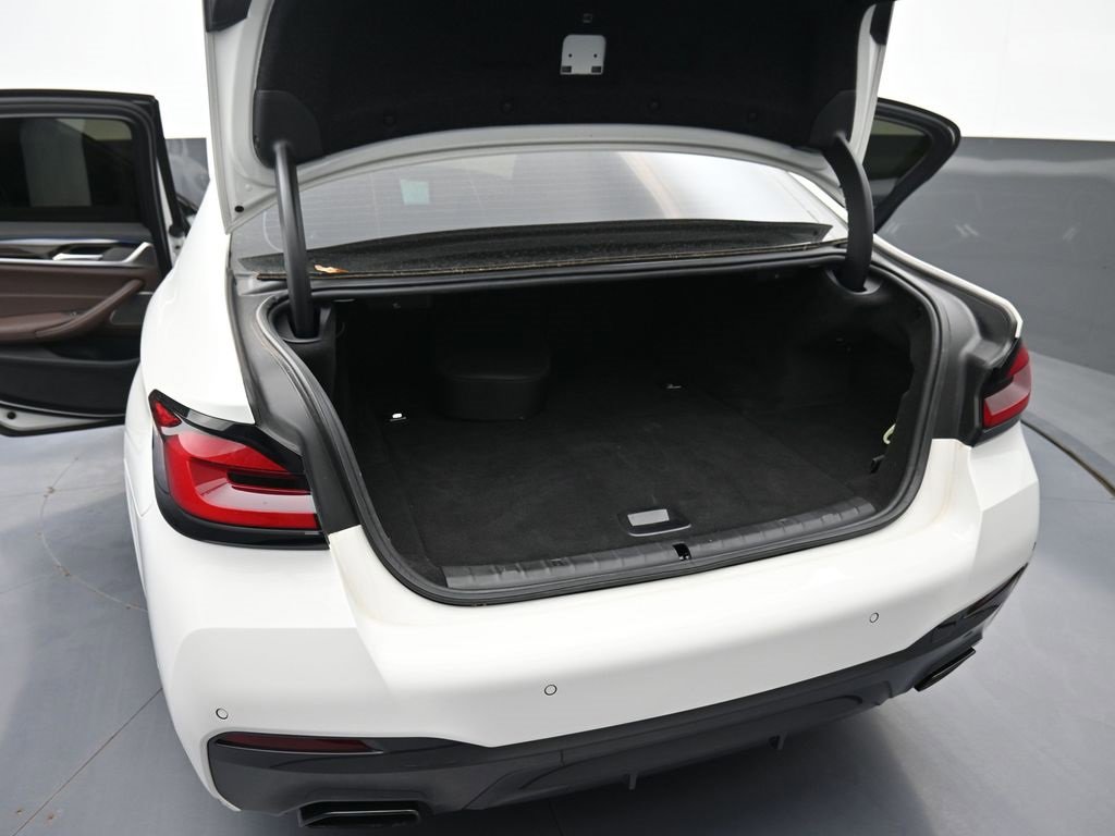 Used 2023 BMW 530e xDrive w/ Premium Package image 19