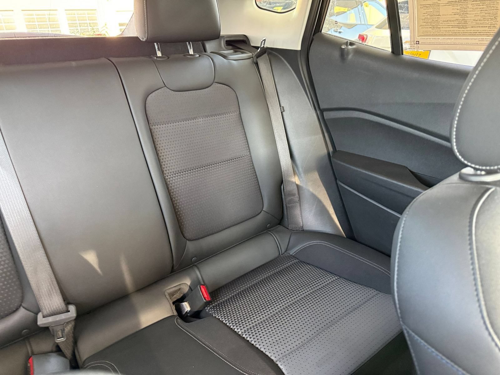 Used 2025 Chevrolet Trax LT w/ LT Convenience Package FWD image 37