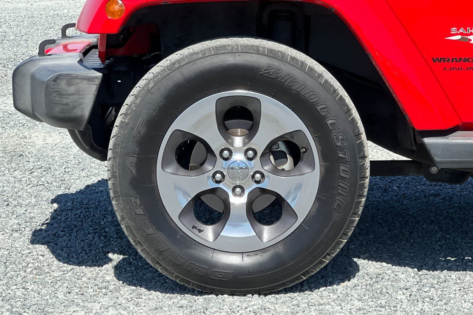 Used 2018 Jeep Wrangler Unlimited Sahara AWD/4WD image 33