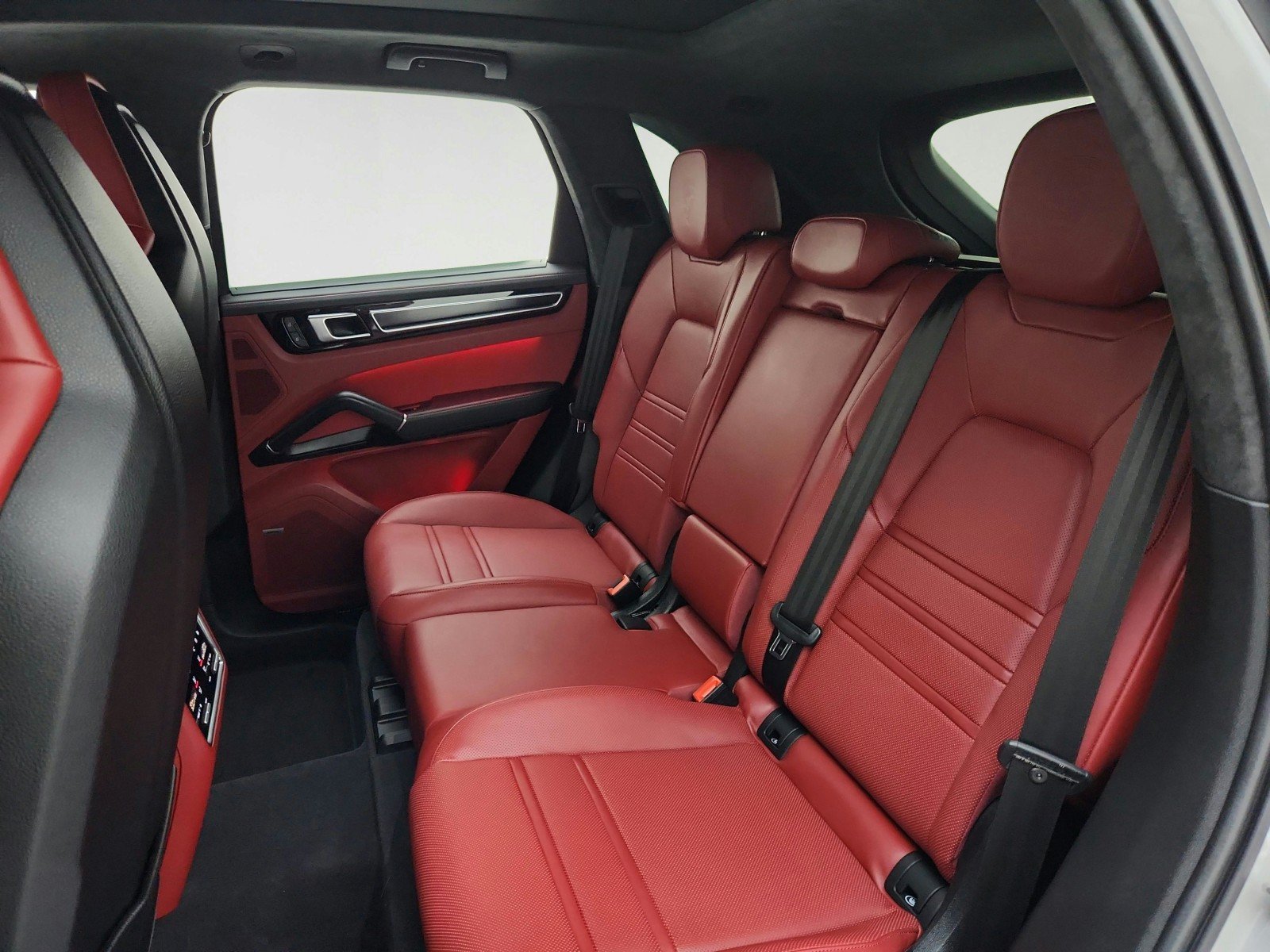 Used 2023 Porsche Cayenne GTS AWD/4WD image 25
