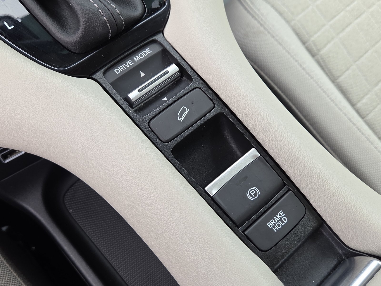 Used 2023 Honda HR-V LX image 5