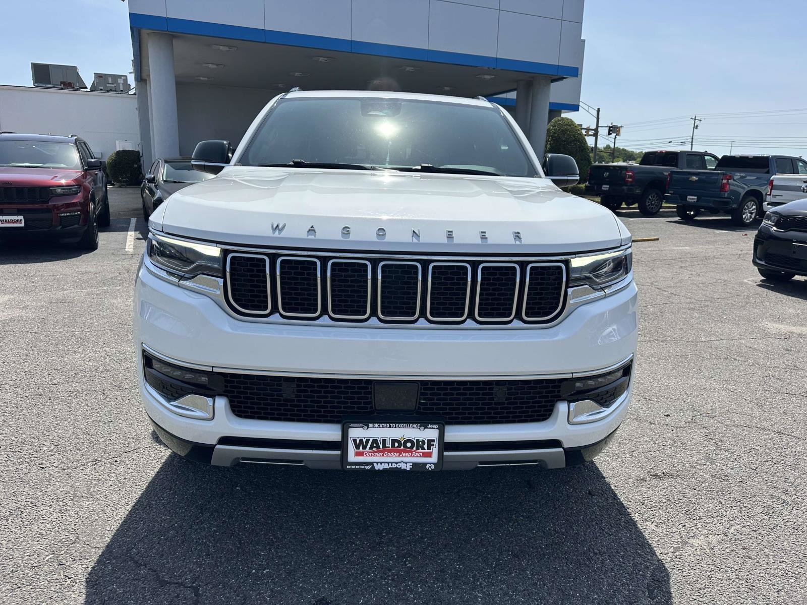 Used 2024 Jeep Wagoneer Series II AWD/4WD image 2