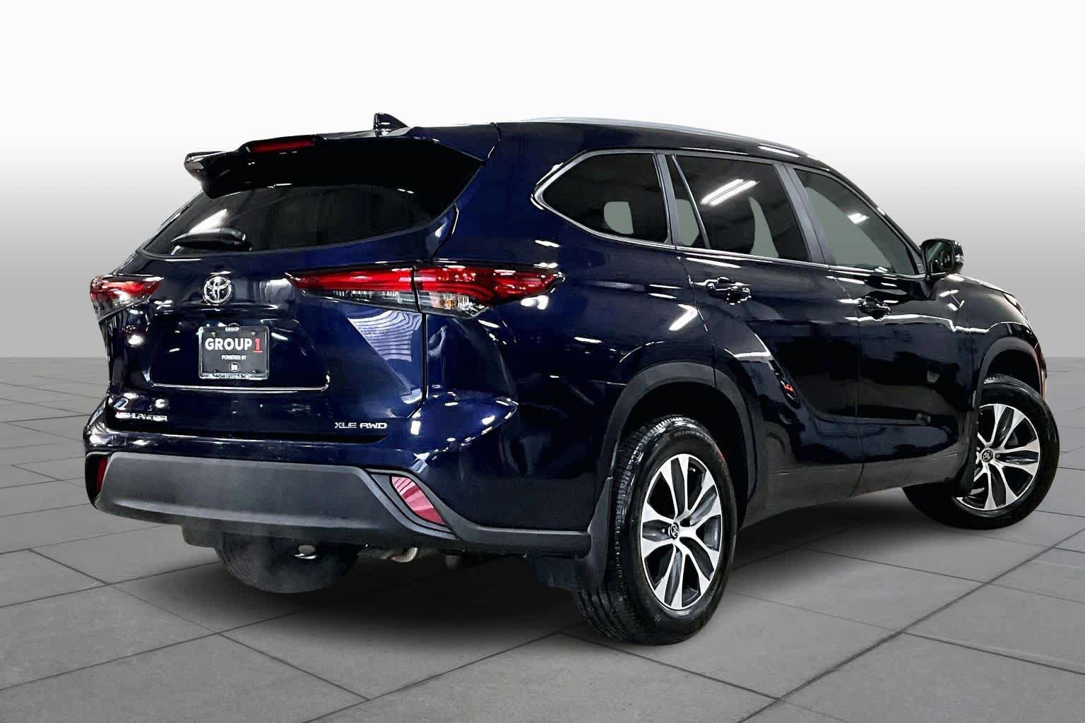 Used 2023 Toyota Highlander XLE AWD/4WD image 13