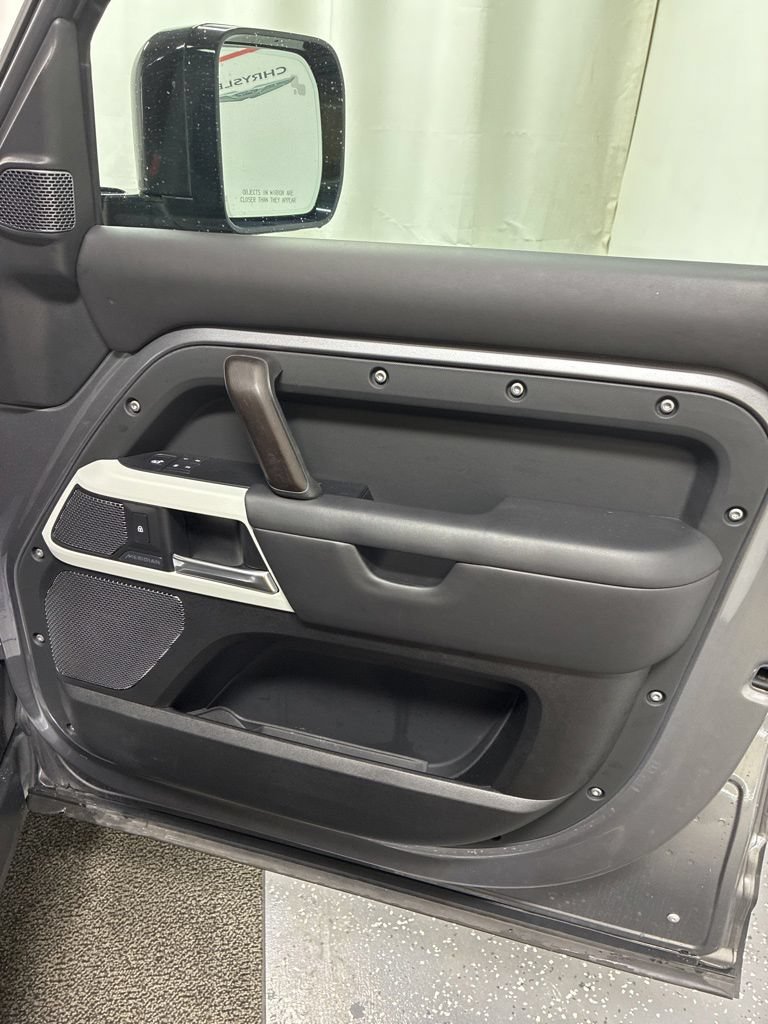 Used 2020 Land Rover Defender 110 SE AWD/4WD image 31