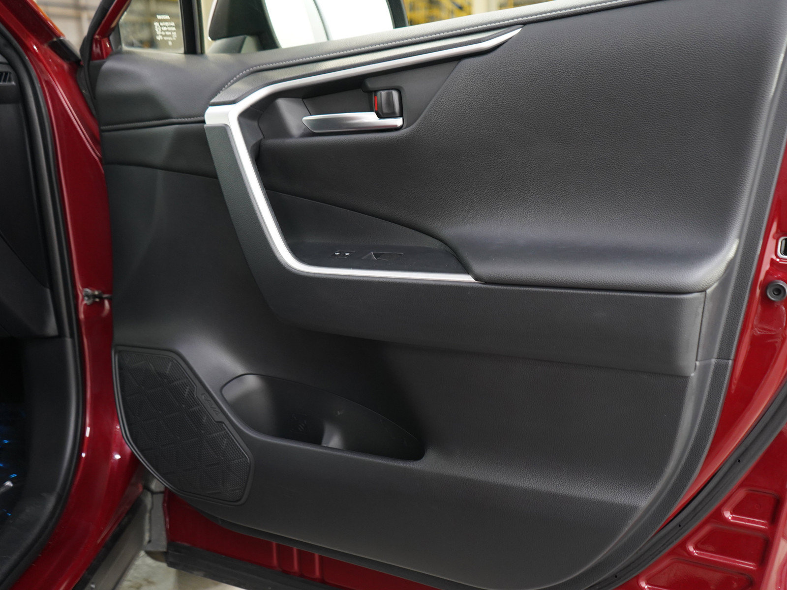 Used 2019 Toyota RAV4 Limited w/ Cold Weather Package AWD/4WD image 9
