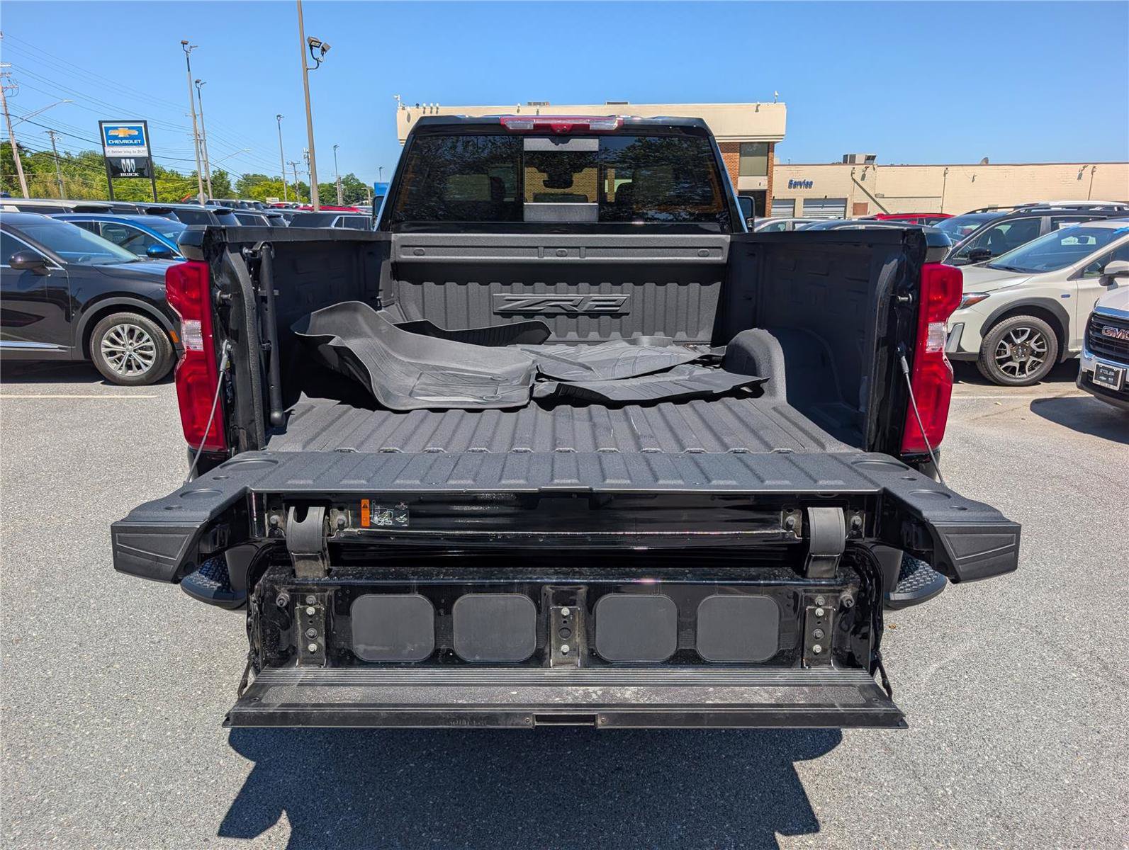 Used 2024 Chevrolet Silverado 2500 ZR2 w/ Technology Package AWD/4WD image 15