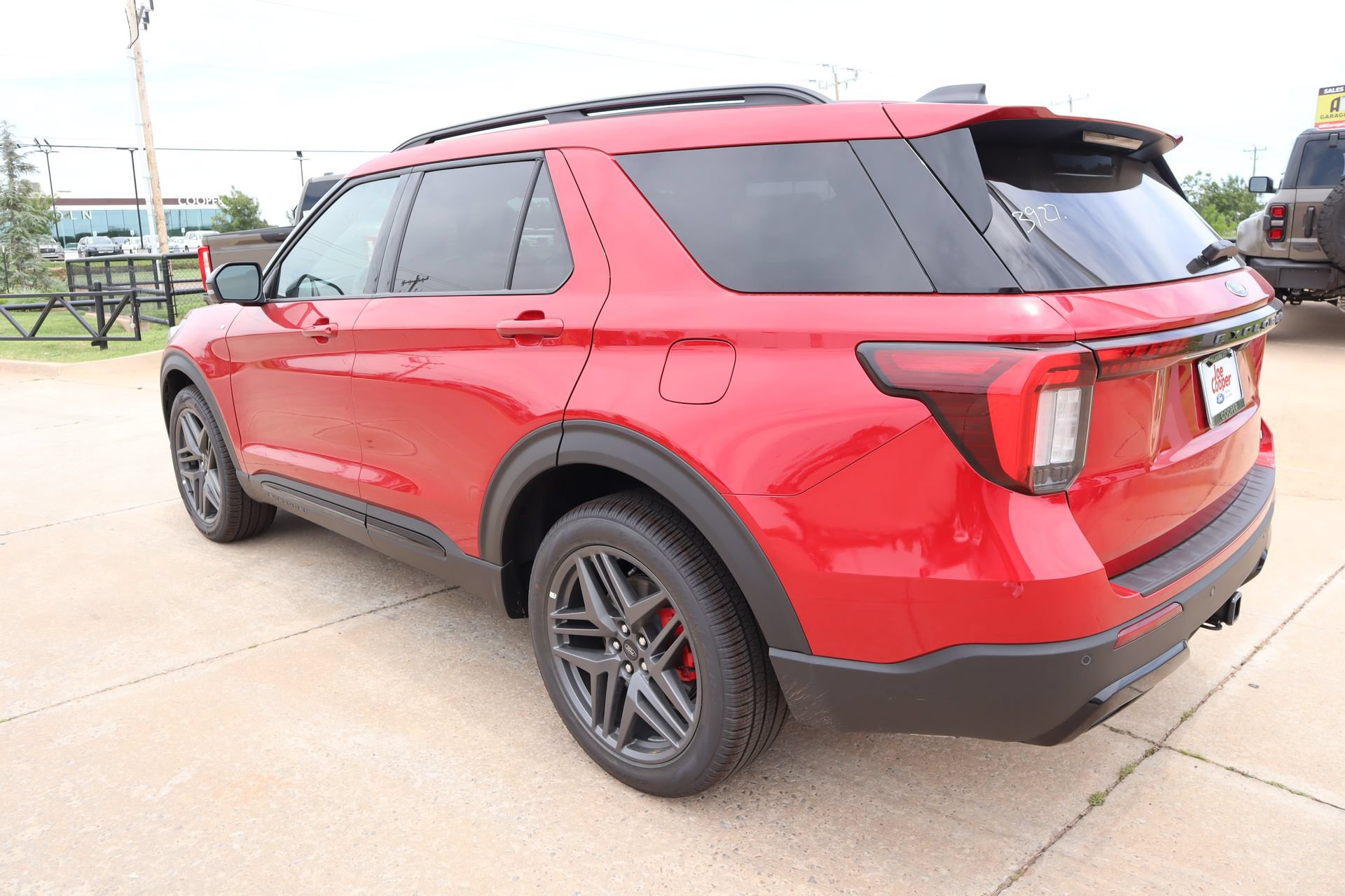 New 2026 Ford Explorer ST-Line w/ ST-Line Street Pack AWD/4WD image 27