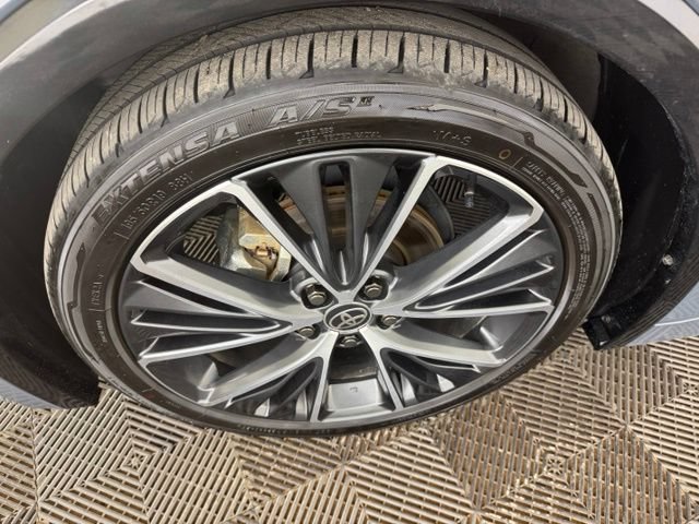 Used 2025 Toyota Prius XLE FWD image 30