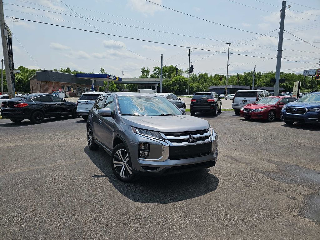 Used 2023 Mitsubishi Outlander Sport SE image 2