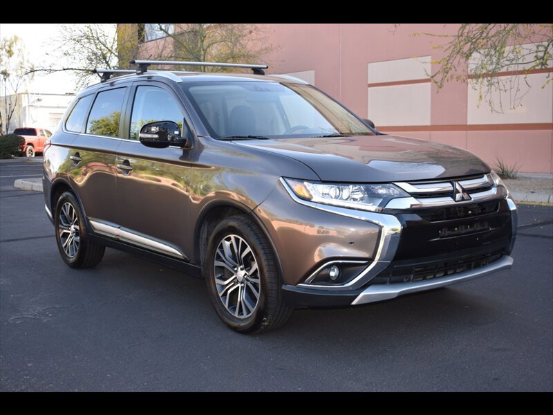 Used 2017 Mitsubishi Outlander SEL image 2