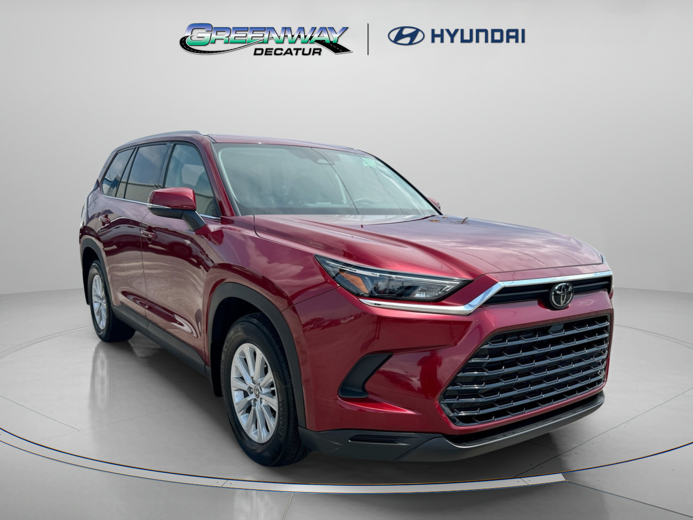 Used 2024 Toyota Grand Highlander XLE FWD image 2