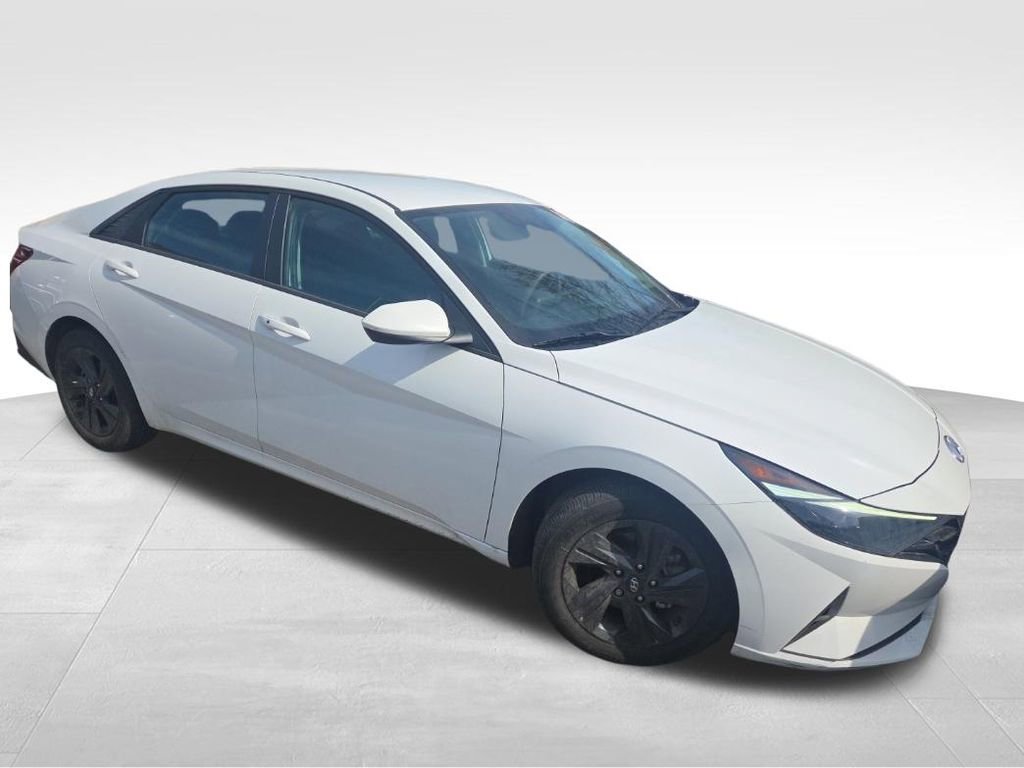 Used 2023 Hyundai Elantra SEL image 2
