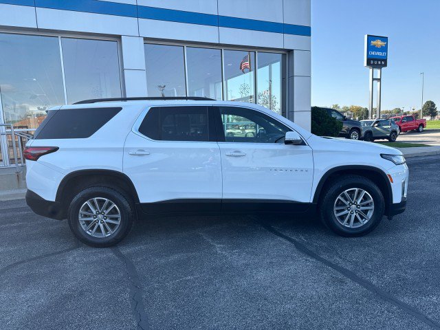 Used 2023 Chevrolet Traverse LT FWD image 2