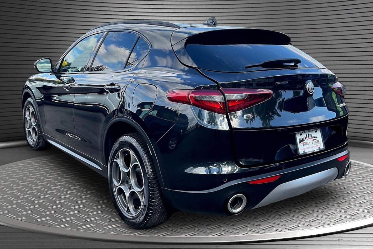 Used 2018 Alfa Romeo Stelvio Ti Sport AWD/4WD image 4