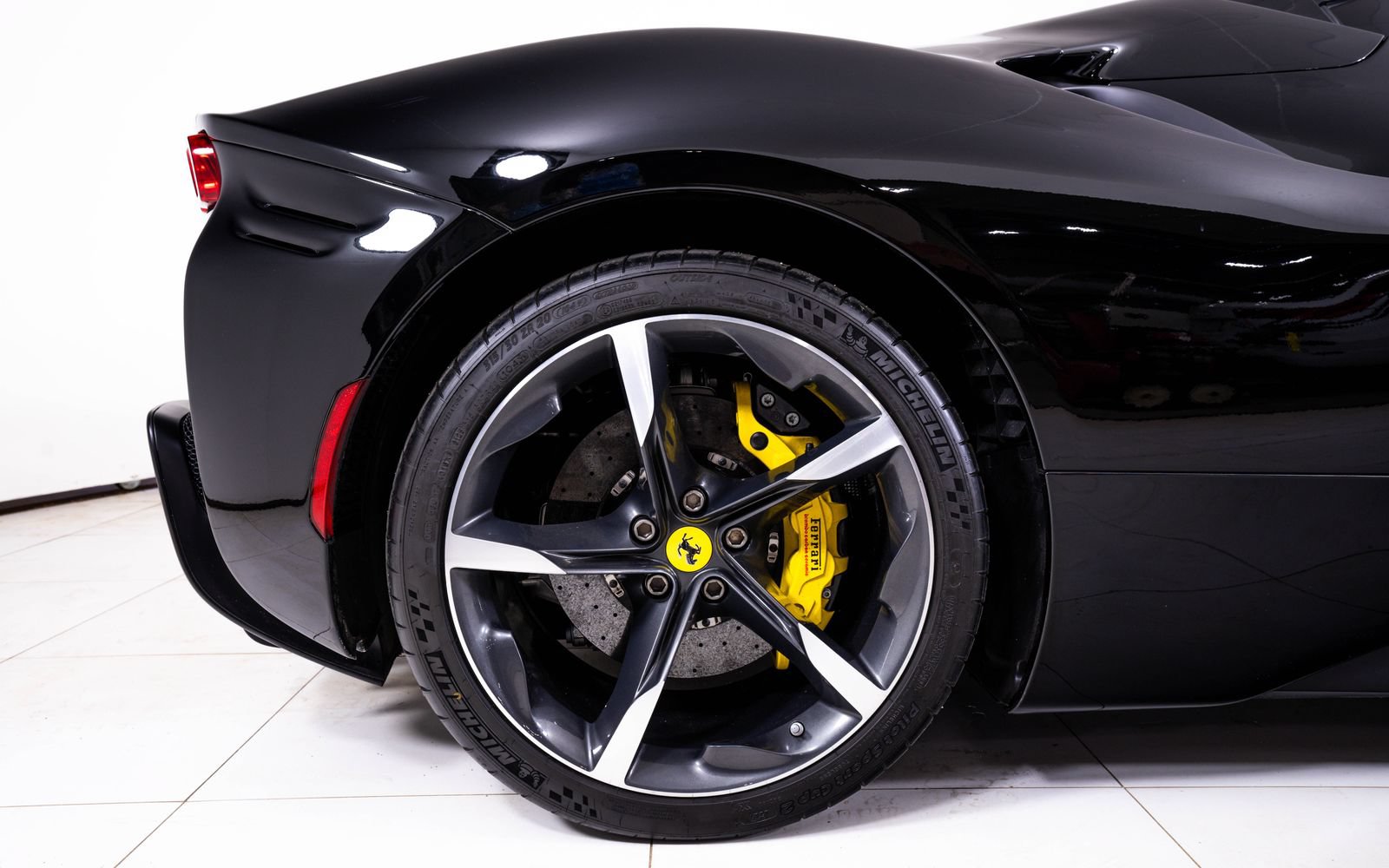 Used 2022 Ferrari SF90 Spider AWD/4WD image 21