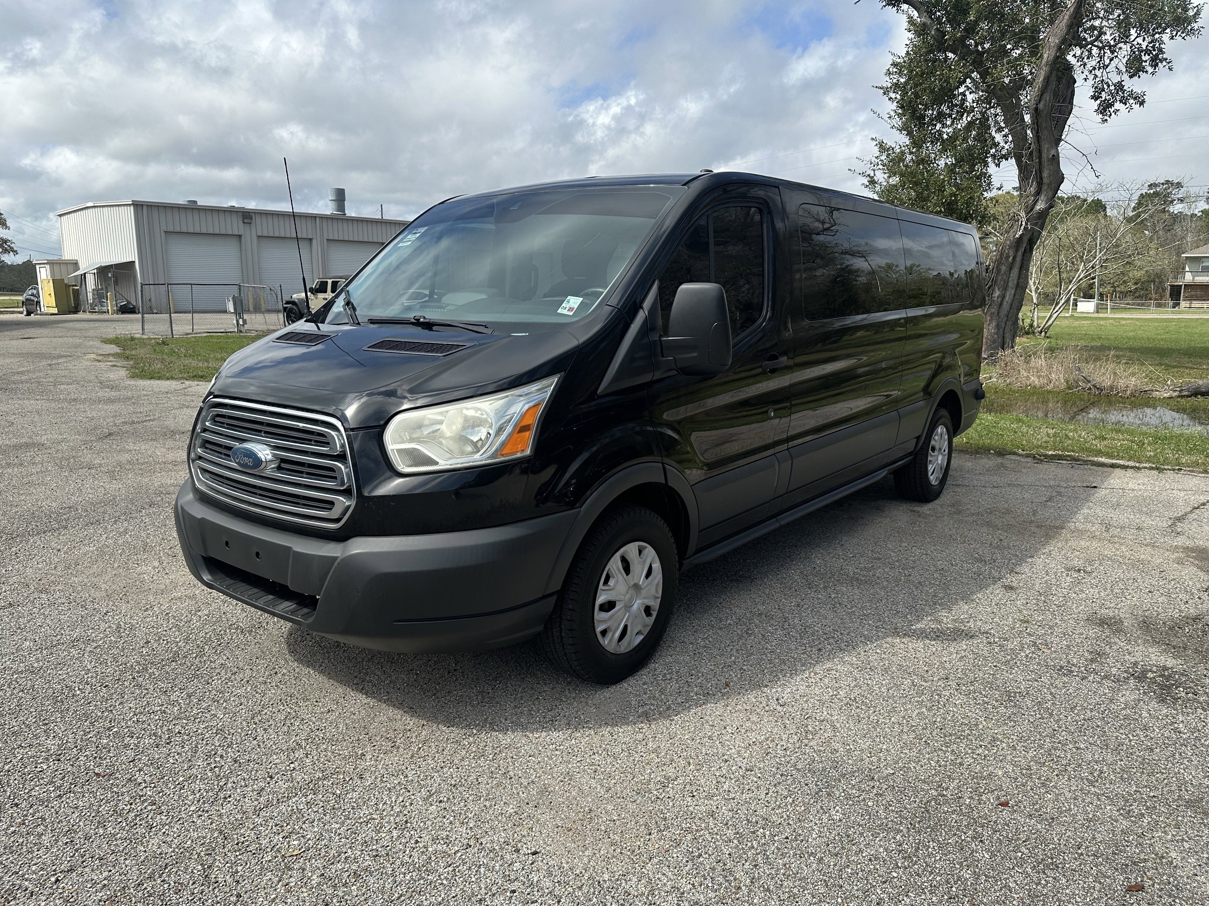 Used 2017 Ford Transit 350 XLT image 3