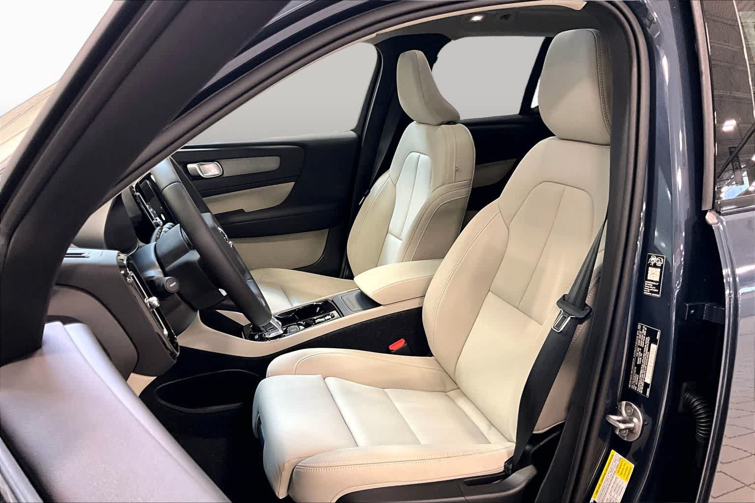 New 2026 Volvo XC40 B5 Ultra w/ Protection Package Premier AWD/4WD image 13