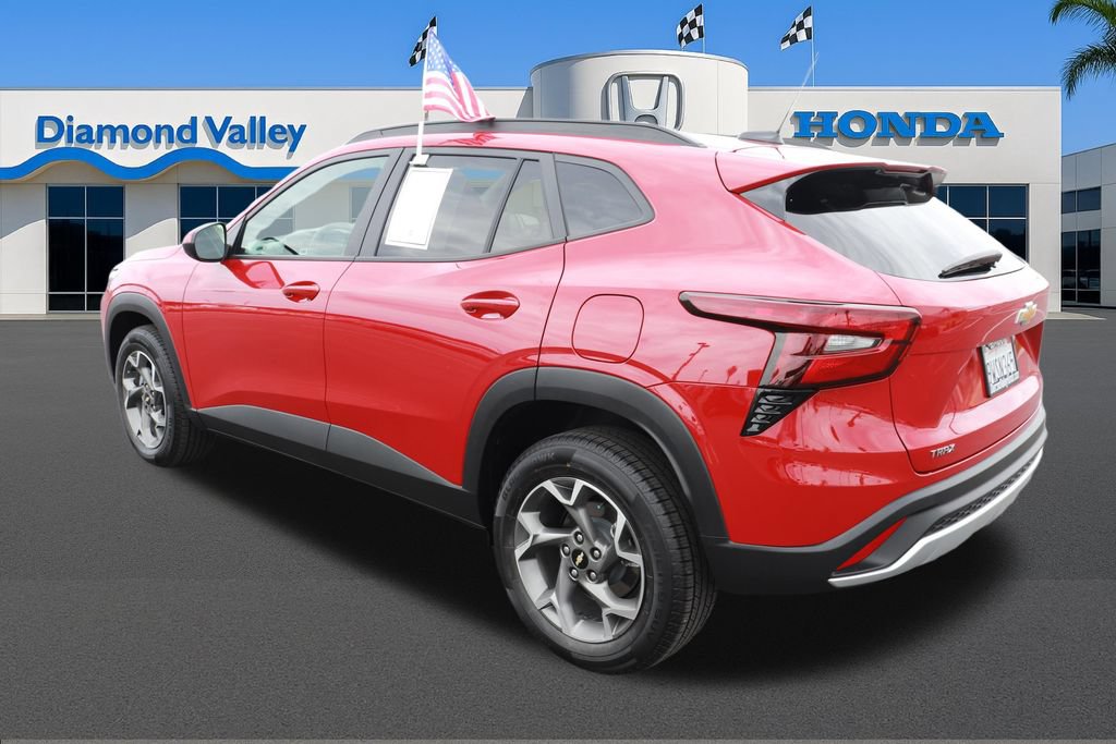 Used 2026 Chevrolet Trax LT FWD image 4