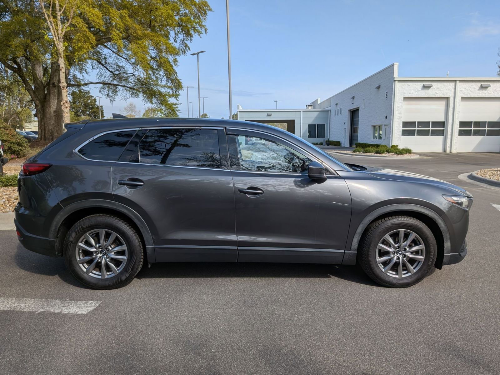 Used 2018 MAZDA CX-9 Touring image 2