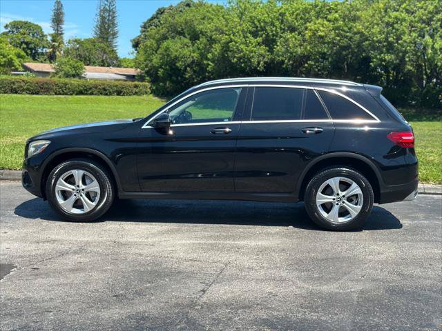 Used 2018 Mercedes-Benz GLC 300 w/ Premium Package image 4